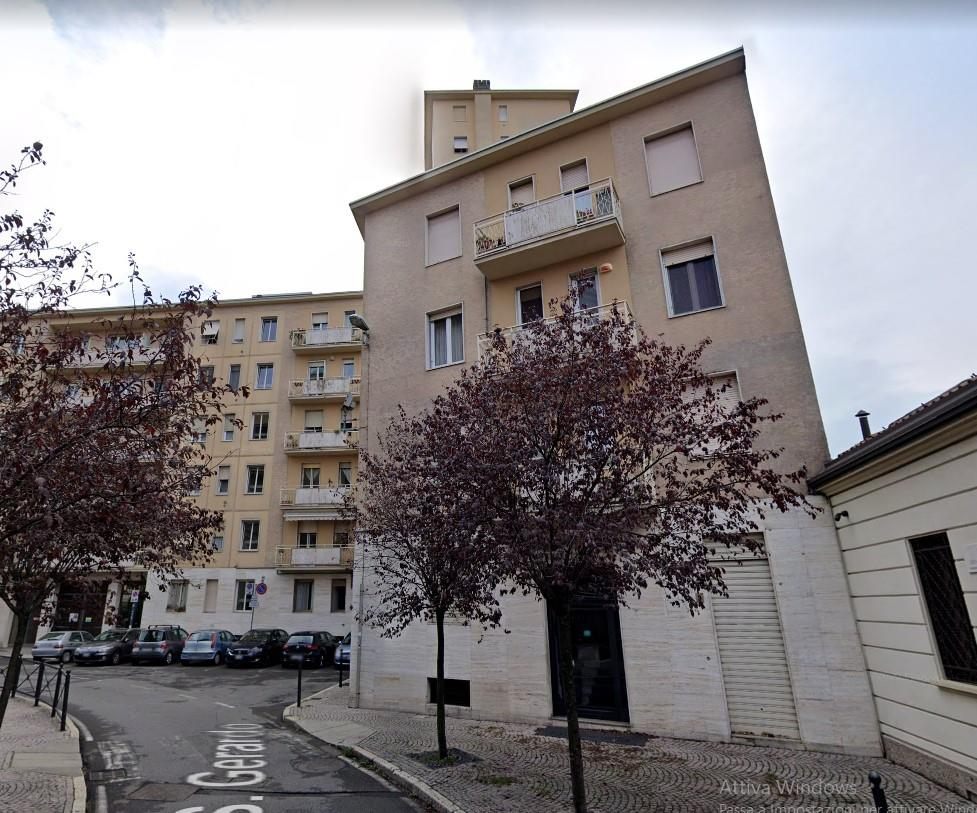 VENDESI Negozio ufficio studio multi medico Monza zona Centrale