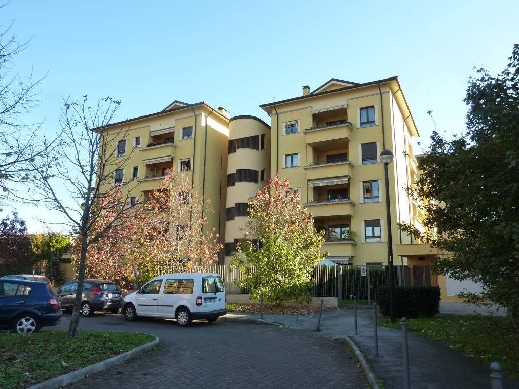 MONZA - Ampio trilocale in affitto con giardino e taverna