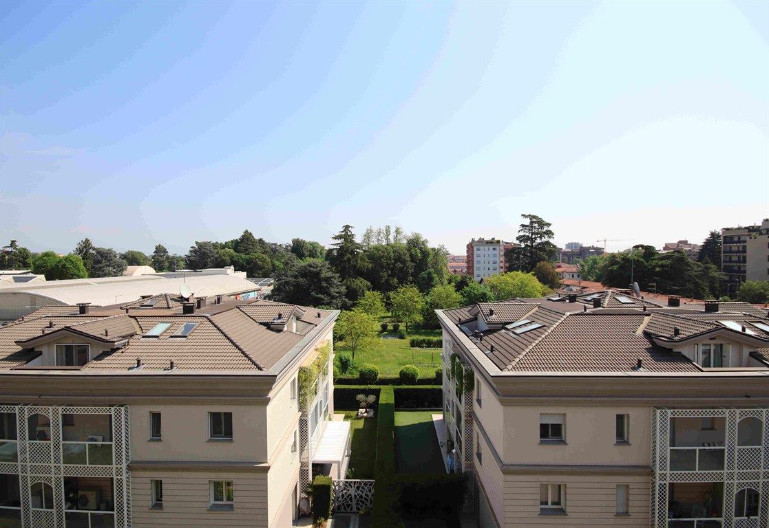 MONZA San Giuseppe - ottimo plurilocale al piano alto con box